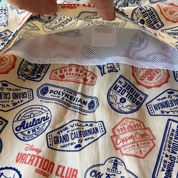 Disney Parks Vacation‎ Club Resort Print Short Sleeves Button Down Shirt - Picture 7 of 12